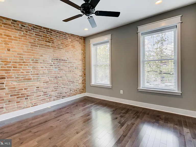 715 S Conkling St — Photo 15