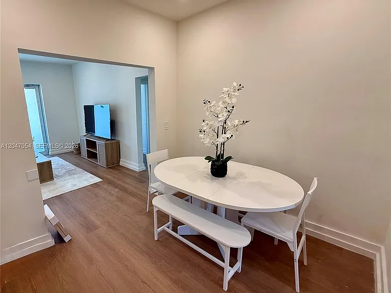 1535 West Ave #4 — Photo 6
