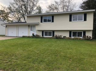 259 Berkshire Dr, Crystal Lake, IL 60014