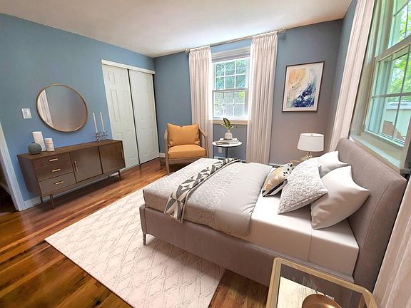4th image of 25 Riverdale Ave