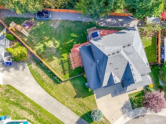 3rd image of 11211 Ashton Avenue E