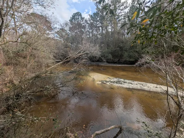 9 Plantation Ln, Defuniak Springs, FL 32433