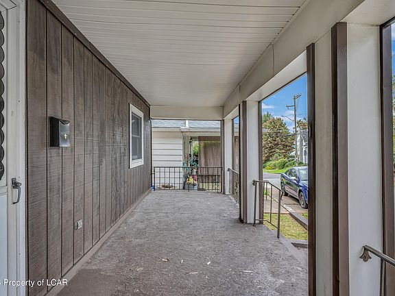 5th image of 216 Lawrence St