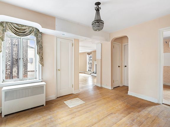 3rd image of 1060 Park Ave