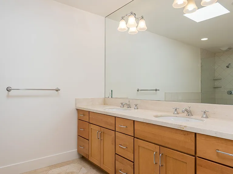 925 Durlston Rd — Photo 10