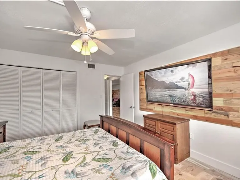 9395 Pennsylvania Ave #9 — Photo 18