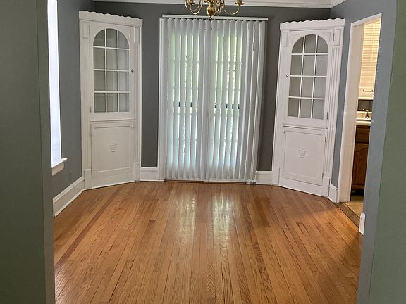 Dining room (viewed from Living room passageway.
