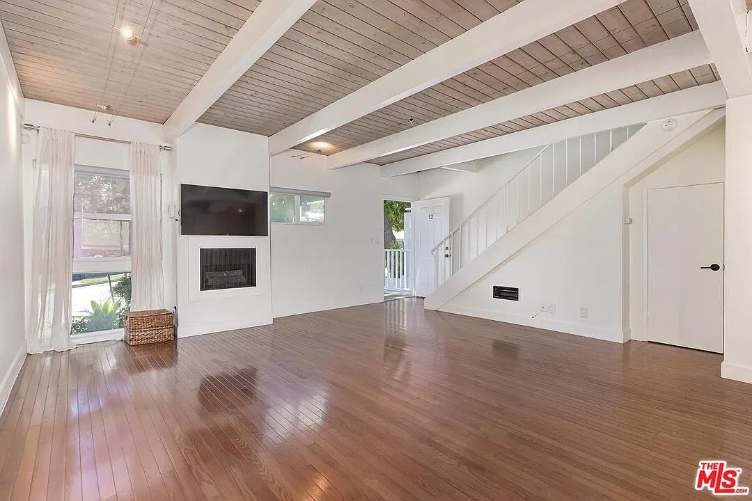 2 bed, 2.0 bath, 1066 sqft, $5,700 — Photo 4