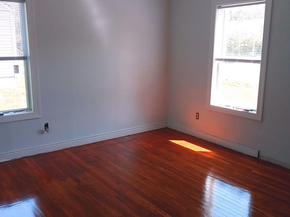 5th image of 2414 Gordon Ln