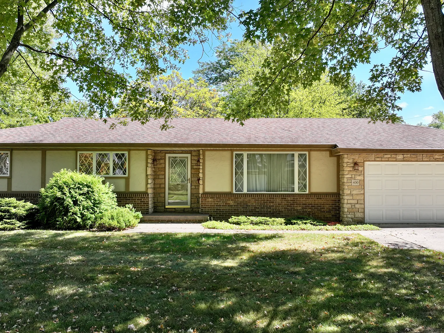 400 Hickory Ln — Photo 2