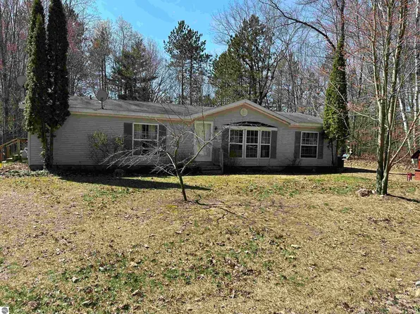 1909 Autumn Dr, Farwell, MI 48622