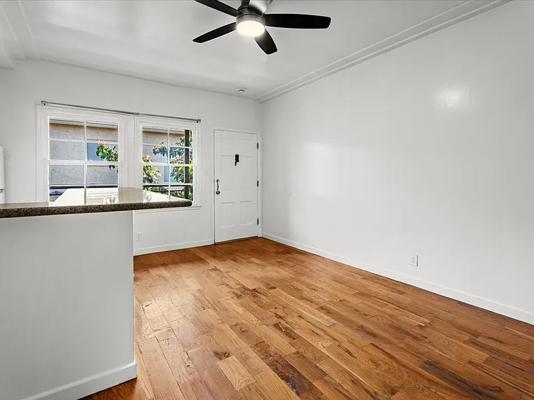 1029 S Westmoreland Ave #205 — Photo 4