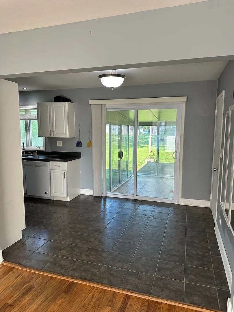 3 bed, 1.5 bath, $2,500 — Photo 3