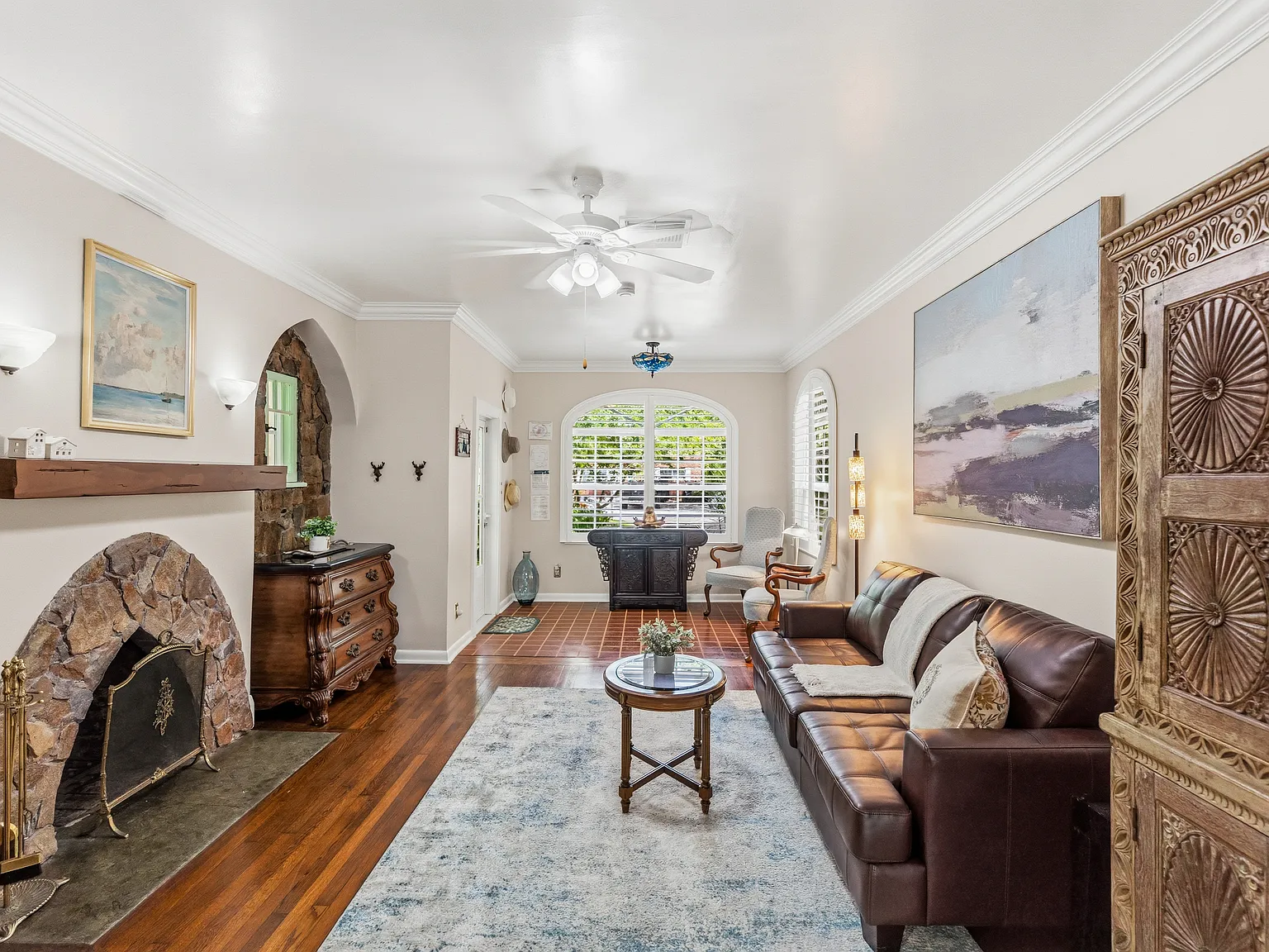 3 bed, 1880 sqft, $6,400 — Photo 3