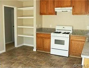 4th image of 24690 Hemlock Ave