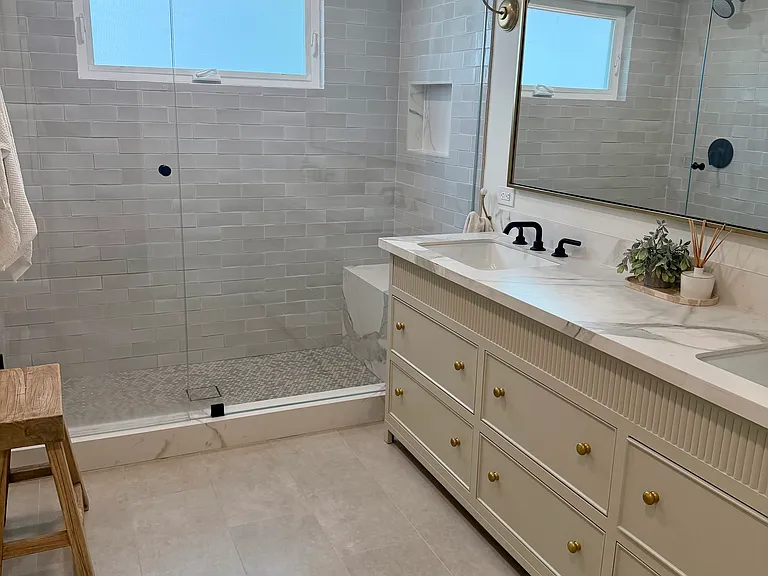 375 Summit Dr — Photo 3