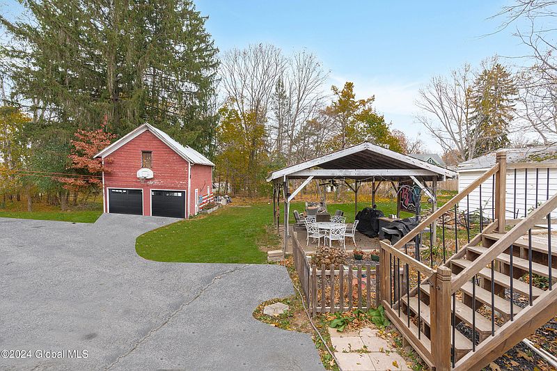 5th image of 247 Alplaus Avenue