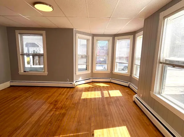 72 Goff St APT 1F, Auburn, ME 04210