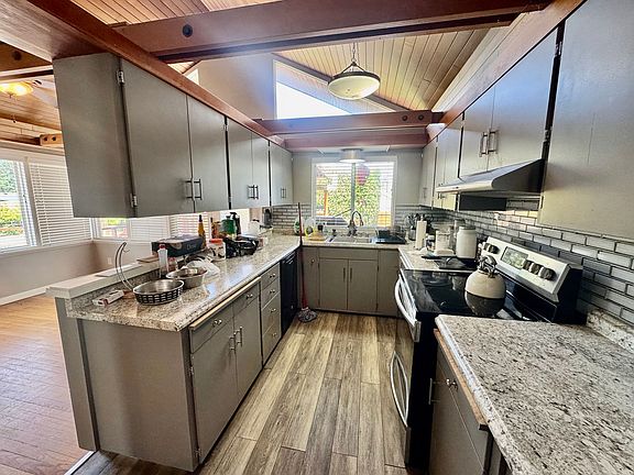 4th image of 6908 S 115th St