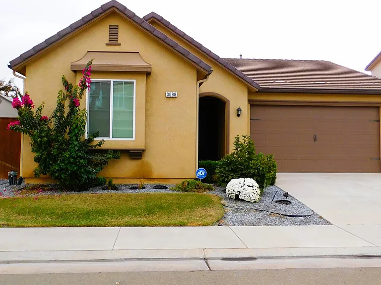 3098 Wrenwood Ave — Photo 1