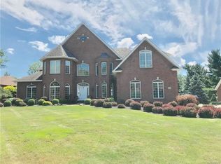 9705 Rocky Pt, Clarence, NY 14031