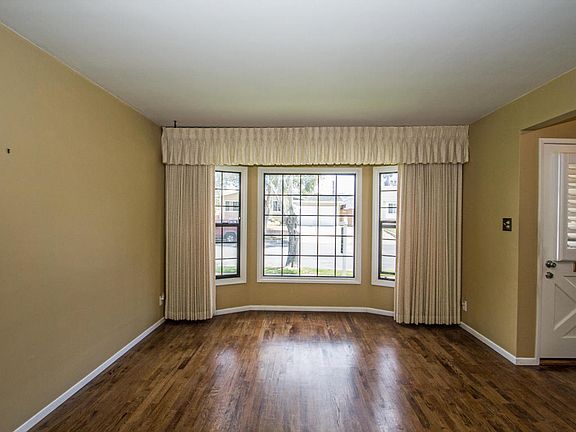 4th image of 3208 Strathmore Dr