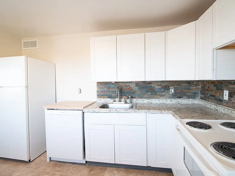 5220 W 5th Ave — Photo 7