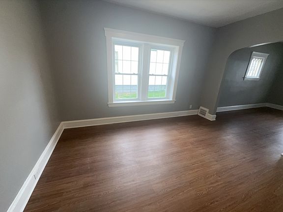 4th image of 3215 Saratoga Ave