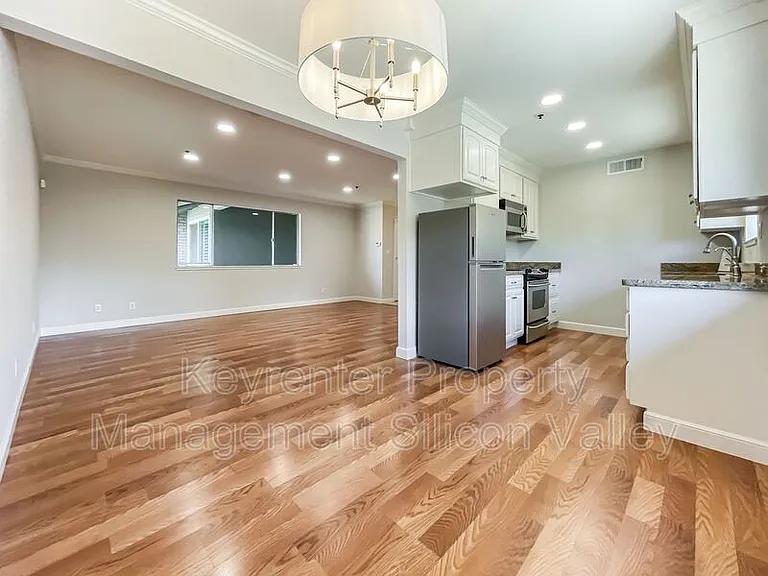 460 Lassen St #7 — Photo 9
