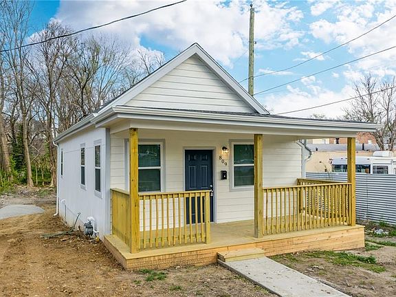 2nd image of 809 Gladstone Ave