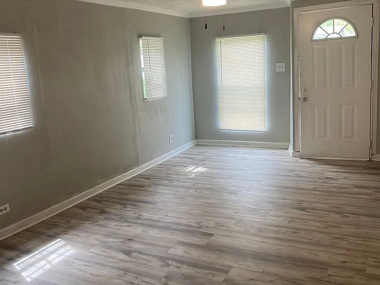1612 Hill St — Photo 2