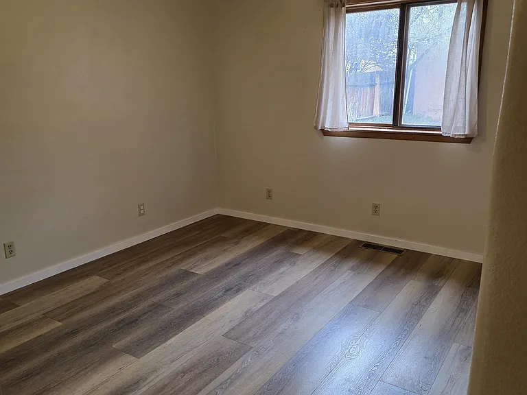 525 Agua Fria St #D — Photo 4