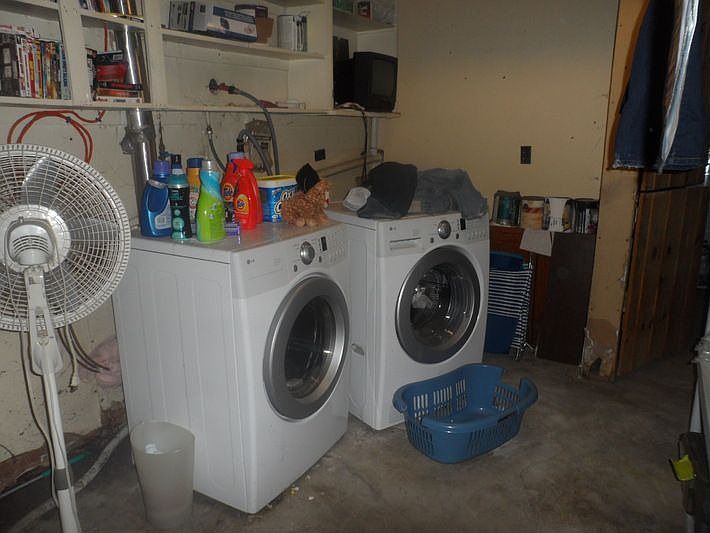 Washer And Dryer (They Stay)