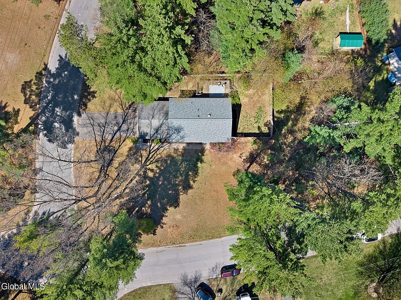 3rd image of 36 Evergreen Avenue