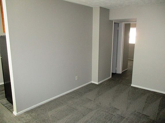 2nd image of 1221 Orchard Rd #3