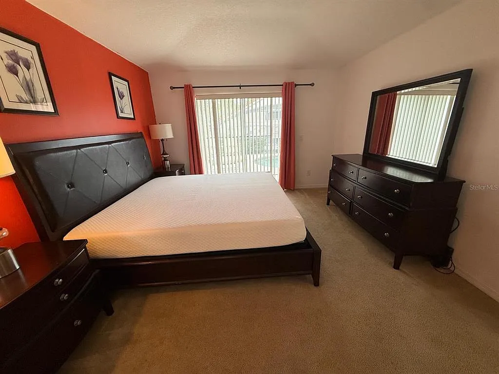 4 bed, 3.0 bath, 1940 sqft, $2,700 — Photo 2