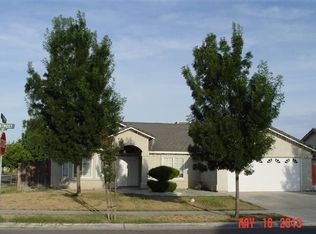 699 S 18th St, Kerman, CA 93630