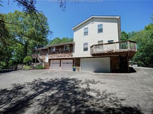 32 Hambrick Rd, Nitro, WV 25143