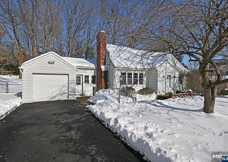 1st image of 84 Maplewood Ave