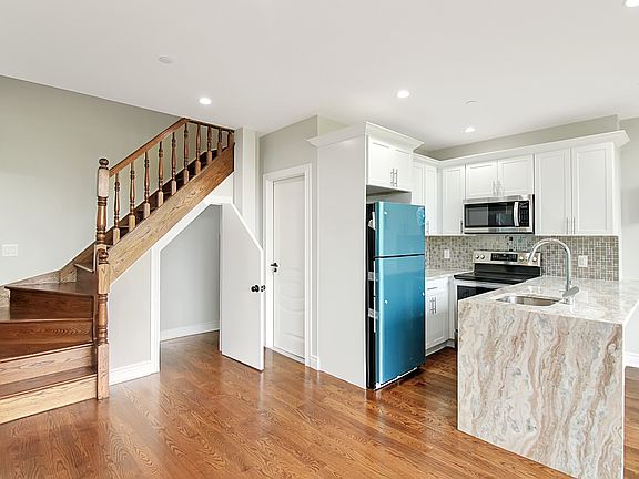 3rd image of 948 Herkimer St #3B