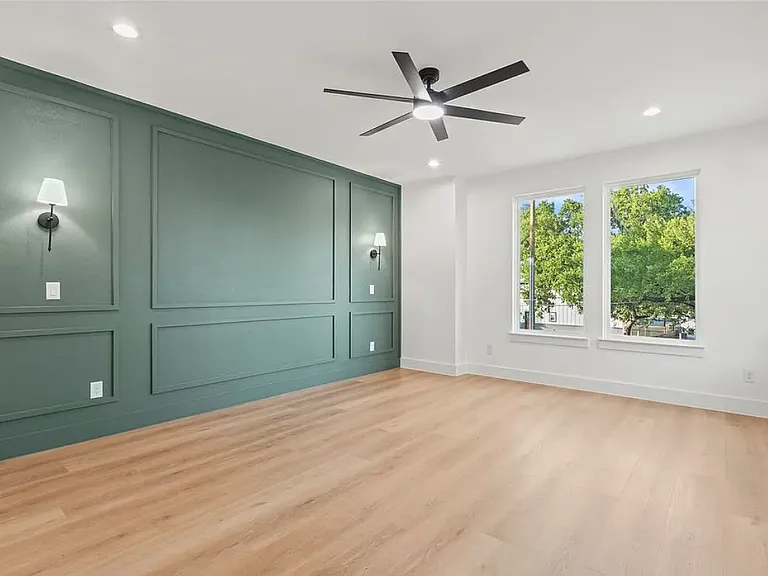 3523 S Harwood St — Photo 5