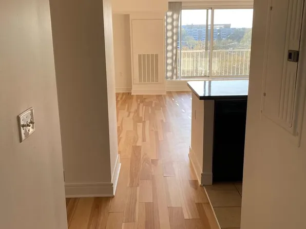 800 4th St SW APT S621, Washington, DC 20024
