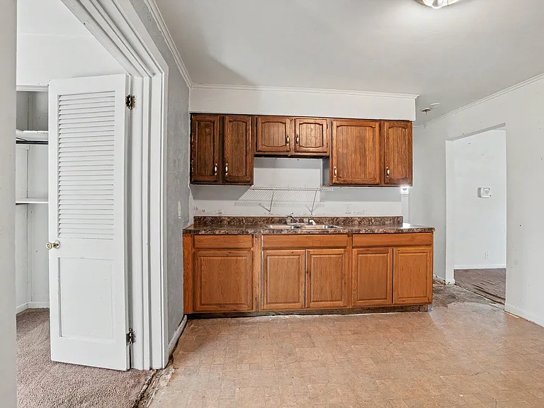 1870 Ribble St — Photo 14