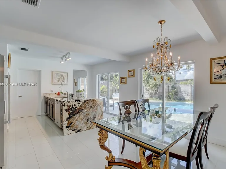2601 NE 11th Ct — Photo 13