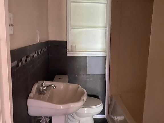 Lower floor bathroom