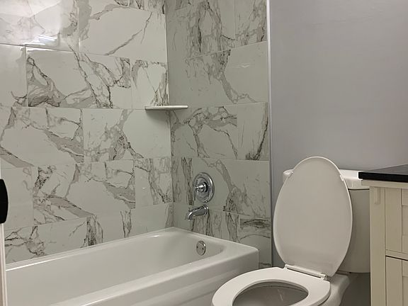 4th image of 675 Grove Dr #4