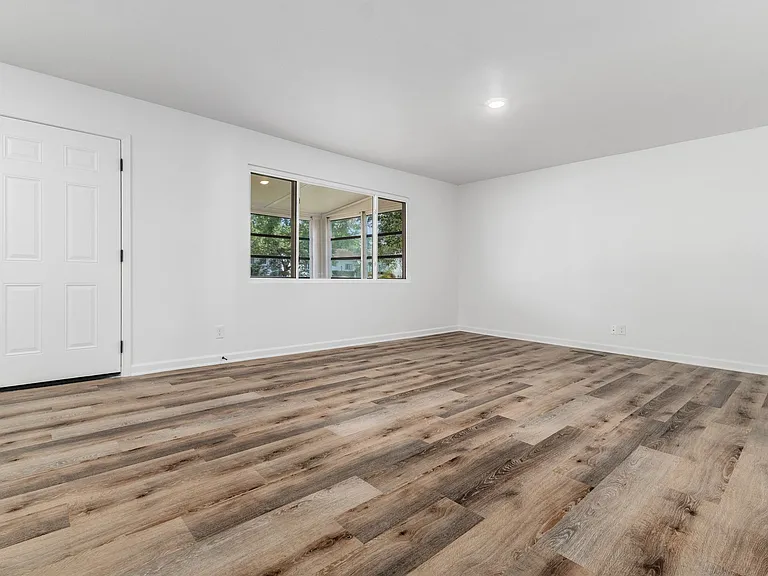 4363 Allen Dr — Photo 10