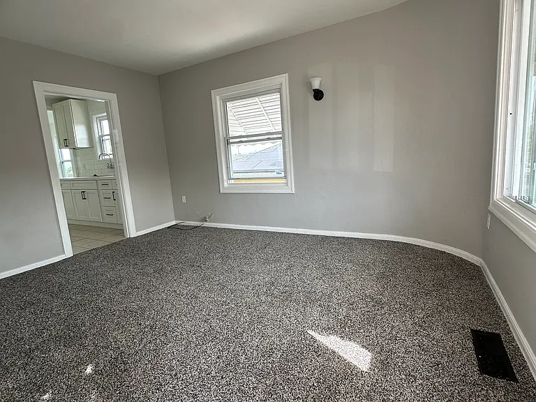 320 Vallejo Ave — Photo 6