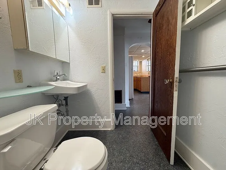 2217 1st Ave S #LOWER — Photo 9