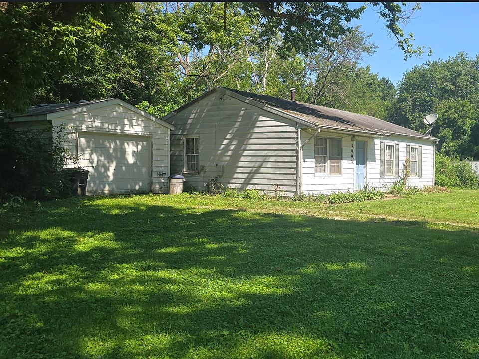 2nd image of 1801 Clover Ln